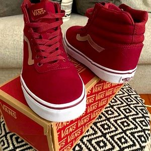 Like new - High top pair of Vans